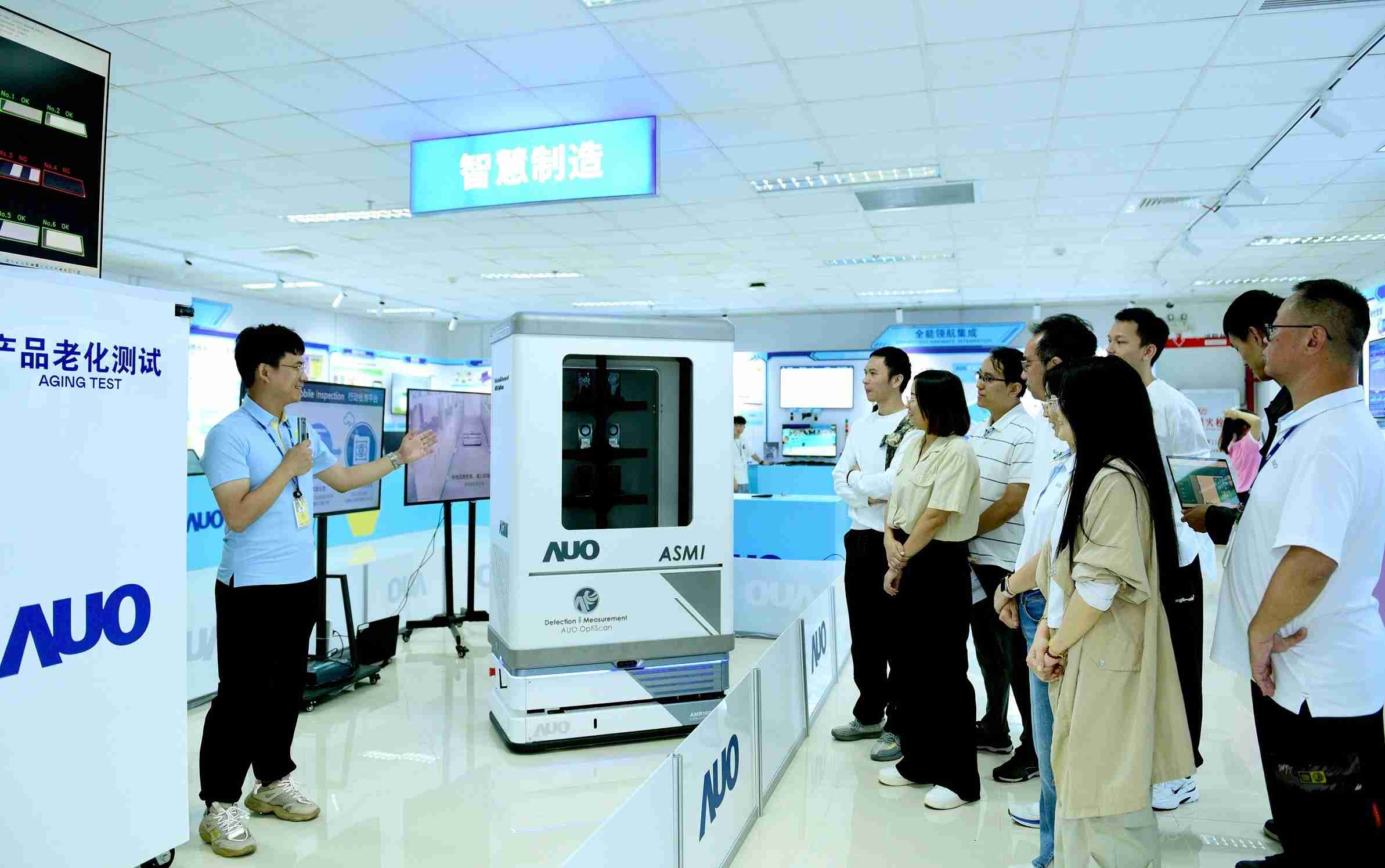 PG国际厦门将5G+ABC技术串联生产管理全流程，，，打通研发、、、采购、、生管、、制程、、、设备、、、质量等产品全生命周期制造流程，，完成数字化设计、、智慧供应链、、、智能座舱、、全流程设备管理、、、、数据驱动优化、、、智慧在线检测、、智慧品管等自适应生产模式升级