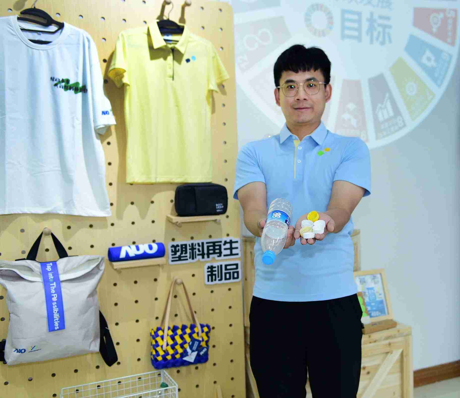 「2024智慧PG国际展」永续发展馆中，，，展示PG国际厦门驱动永续发展之成果，，，包含将厂内废弃物再制为实用物品，，将永续发展理念深植于员工生活日常实践