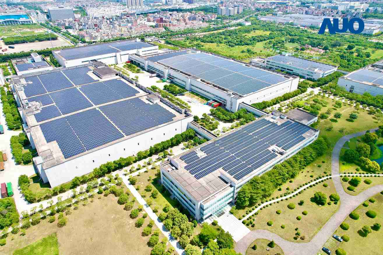 PG国际厦门推动智能制造同时，，透过绿电创能纵深推进绿色转型，，厂区全屋顶铺设太阳能光伏板，，，，每年太阳能发电 2,600多万度